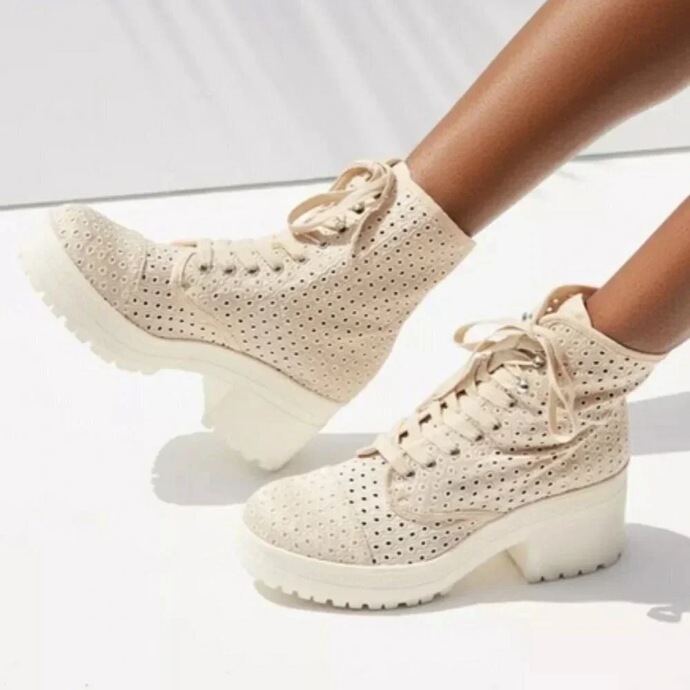 Urban Outfitters Mya Eyelet Beige-Cream Platform Chunky Heel, Size 8‎